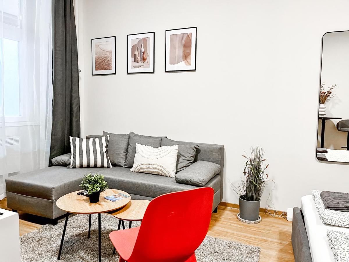 T32 Central Modern Suites Boedapest Buitenkant foto