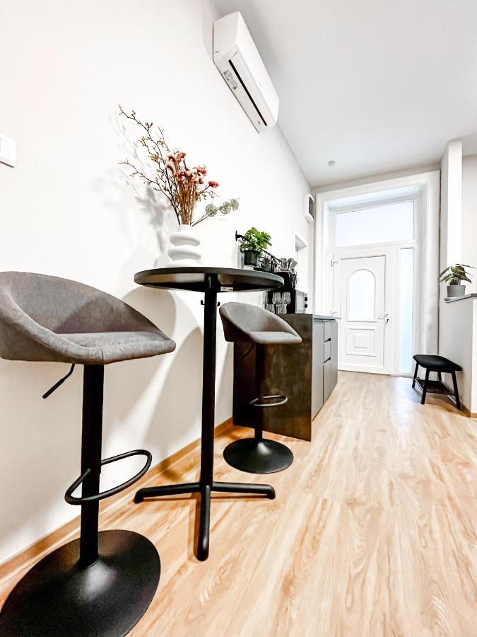 T32 Central Modern Suites Boedapest Buitenkant foto
