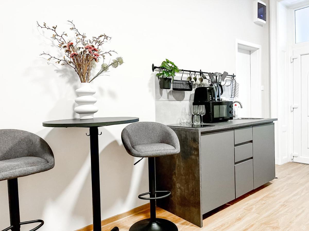 T32 Central Modern Suites Boedapest Buitenkant foto