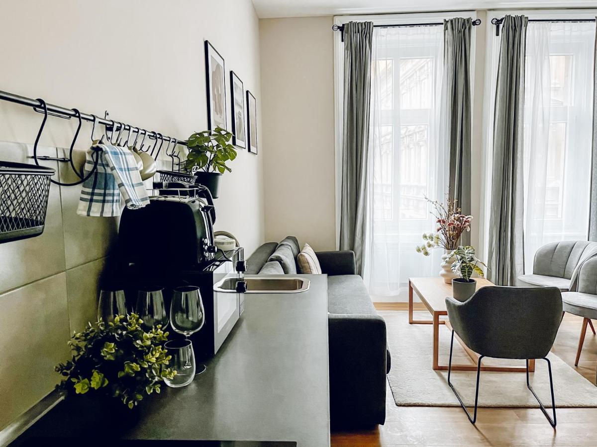 T32 Central Modern Suites Boedapest Buitenkant foto