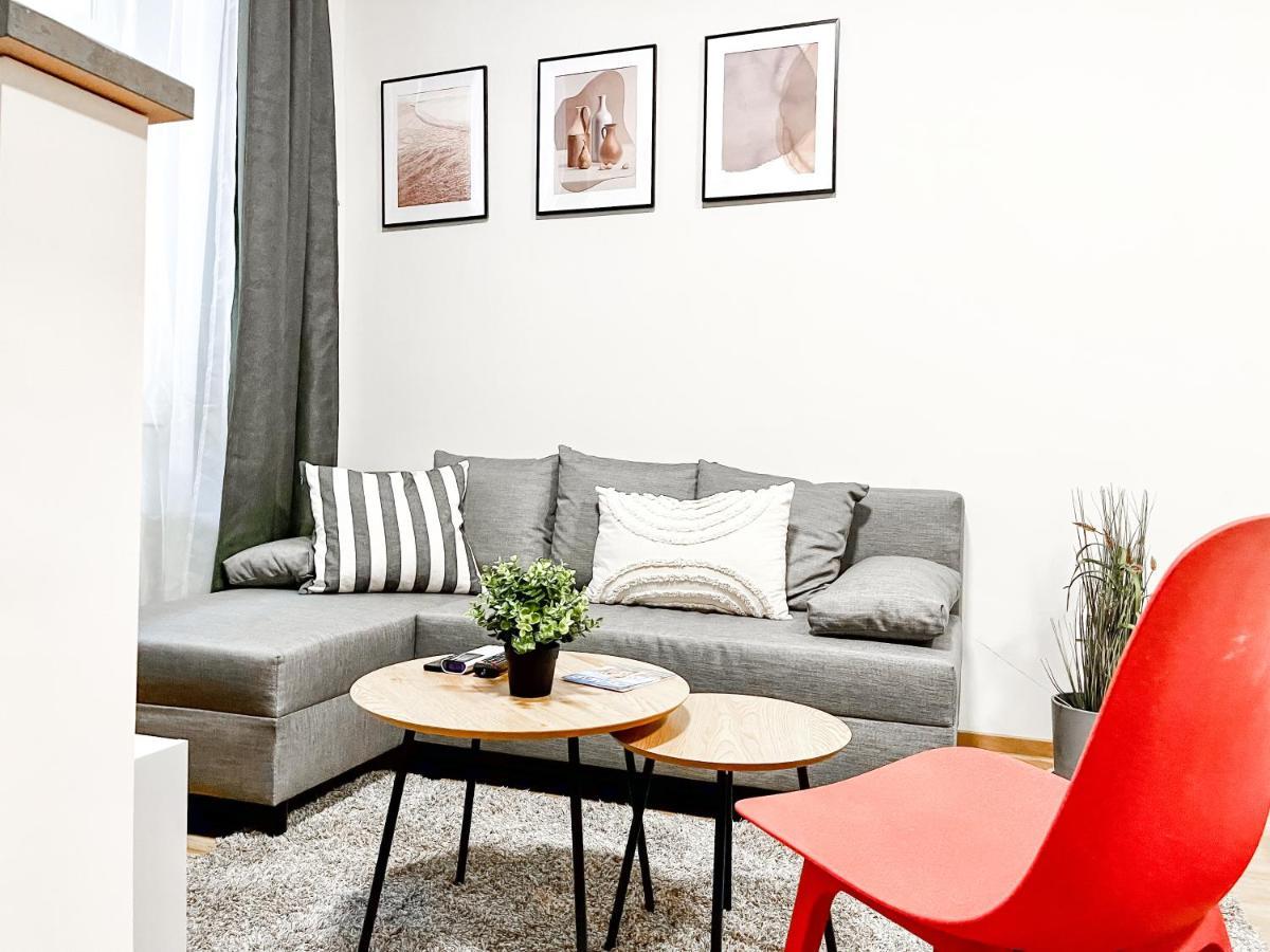 T32 Central Modern Suites Boedapest Buitenkant foto